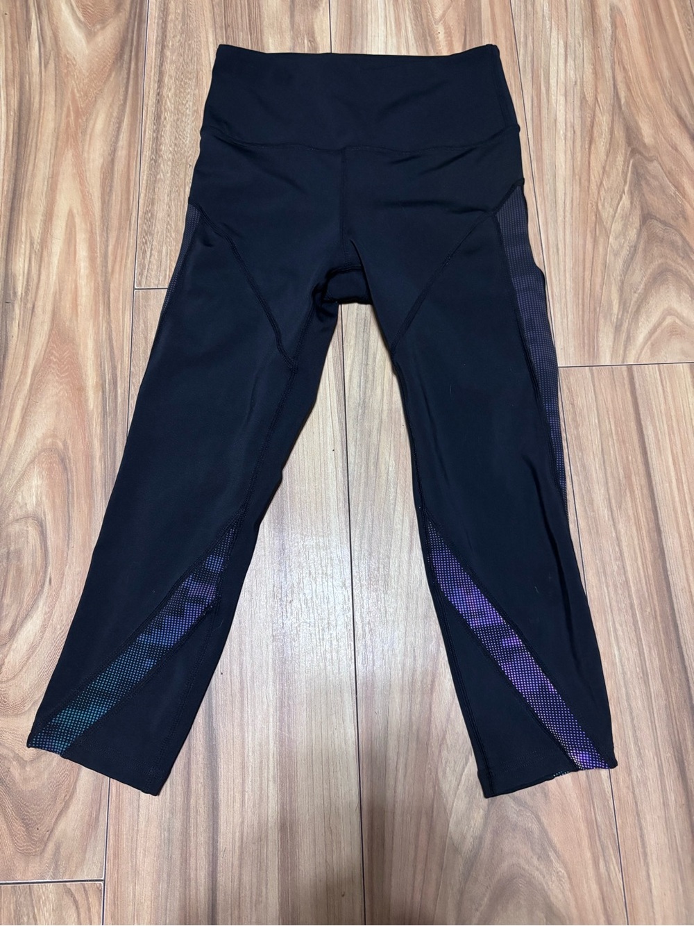 Strong by Zumba Black Active Capris with Iridescent Side Accents